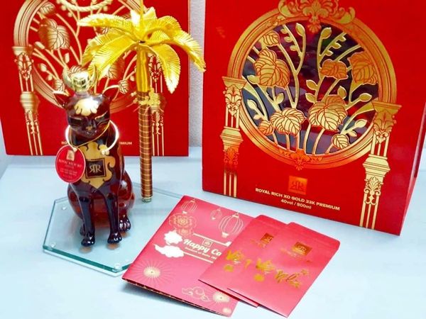 RƯỢU MÈO ĐÔNG HỒ ngồi dưới cây cau vàng - Royal Rich XO Gold 23K PREMIUM hcm